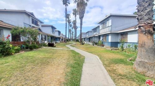 43 Paradise Ln, Long Beach, CA 90745-2325