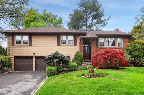 8 Country Rdg Dr, Rye Brook NY  10573-1054 exterior