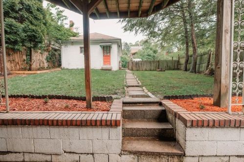 2114 Leishman Ave, New Kensington, PA 15068-2118