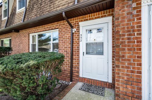 552 Labanna Ct, Bricktown, NJ 08724-7148