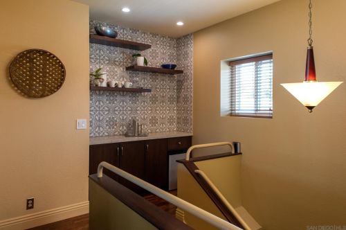 2562 Grandview St, San Diego CA 92110-1031 exterior