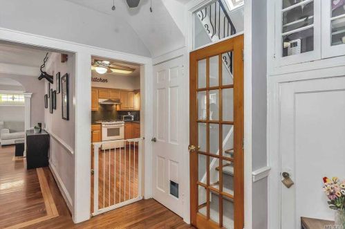 39 Beverly Ave, Floral Park NY  11001-3253 exterior