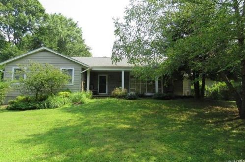 29 Colonial Rd, Monticello, NY 12701-2107