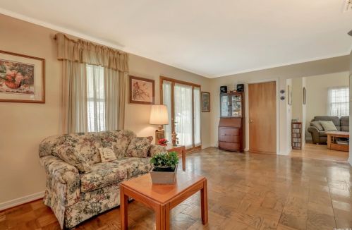 45 Ward St, Westbury NY  11590-2929 exterior