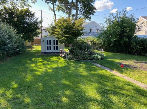 7 Terrell Ln, Hicksville NY  11801-5616 exterior