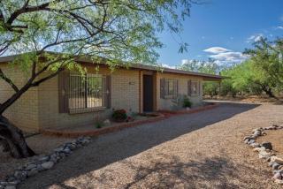 9310 Vallarta Dr, Tucson, AZ 85749-9673