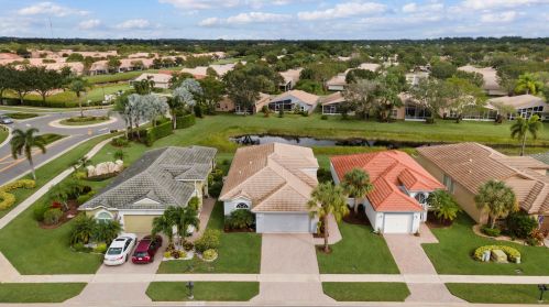 8233 Brindisi Ln, Boynton Beach, FL 33472-7161
