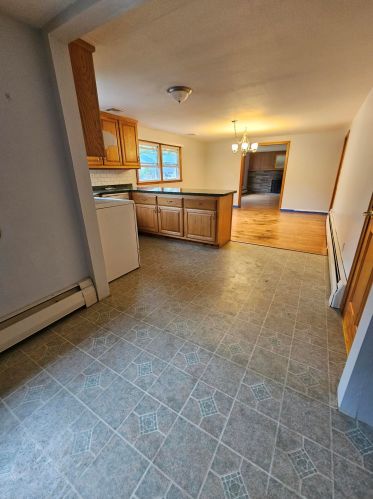6 Gln Denin Dr, Salem NH  03079-2302 exterior