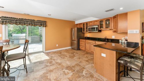 10085 Fox Hound Dr, Nokesville VA  20181-1431 exterior