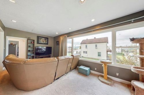 226 Oak Spring Rd, Canonsburg, PA 15317-1047