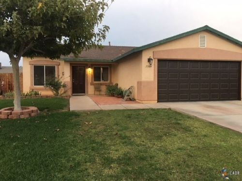 1304 David Navarro Ave, Calexico, CA 92231-4223