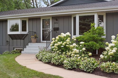 6812 Wooddale Ave, Minneapolis MN  55435-1635 exterior