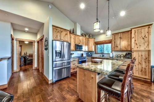 15092 Ski Slope Way, Truckee CA  96161-7013 exterior
