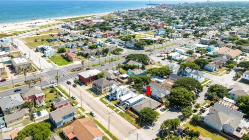 803 Sealy St, Galveston TX 77550-6221 exterior