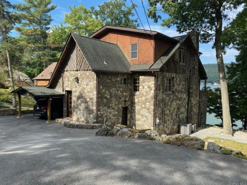 93 Woods Rd, Greenwood Lake NY  10925-4404 exterior