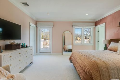 66 Wheatley Rd, Westbury NY  11568-1212 exterior