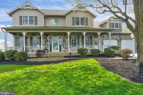 75 Maple Ave, Bareville PA  17540-9602 exterior