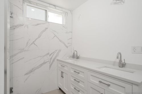 6342 Farley Dr, San Diego CA  92122-3025 exterior