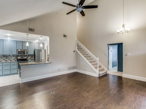 1402 Signet Dr, Euless TX  76040-4165 exterior