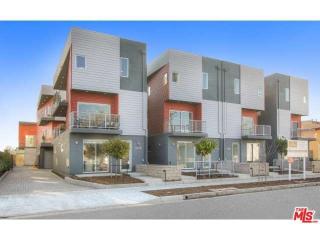 2228 Yosemite Dr, Los Angeles, CA 90041-2619