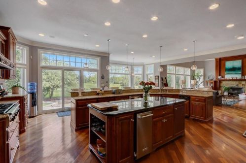 917 Evergreen Cir, Chenequa WI  53029-8636 exterior