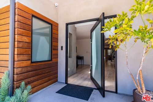 4070 Wilkinson Ave, North Hollywood, CA 91604-2425