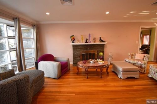 26 Elmwood Ter, Elmwood Park NJ  07407-1729 exterior