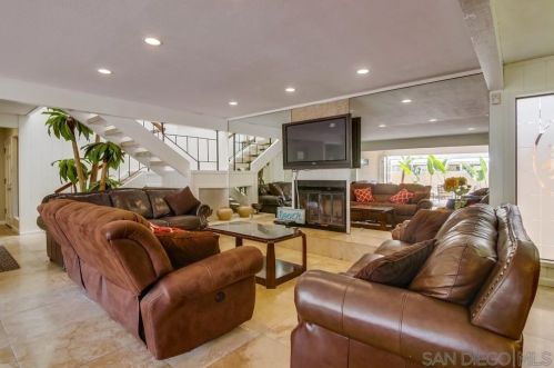 4111 Bayard St, San Diego CA 92109-4039 exterior