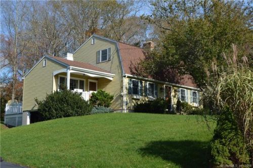 20 Lisbon Hts, Norwich, CT 06351-2916
