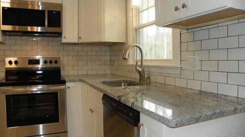 8 Oak Dr, East Hampton CT  06447-1133 exterior