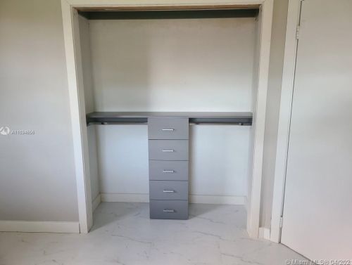 850 50th Pl, Hialeah FL  33012-3420 exterior