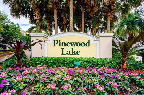 1145 Pinewood Lake Ct, West Palm Beach, FL 33415-1522