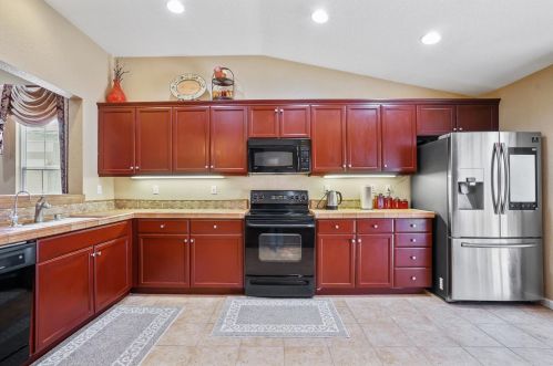 3213 Dewar Ln, Turlock CA  95382-9672 exterior