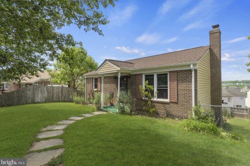 16208 Crest Ct, Woodbridge, VA 22191-4209