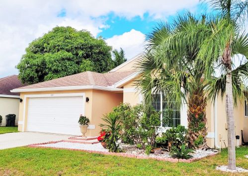 1727 Sawgrass Cir, West Palm Beach, FL 33413-3038