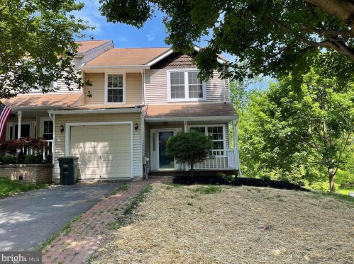 25 Cottonwood Dr, Southampton, PA 18966-2831