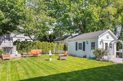 176 Davis Ave, White Plains NY  10605-3107 exterior