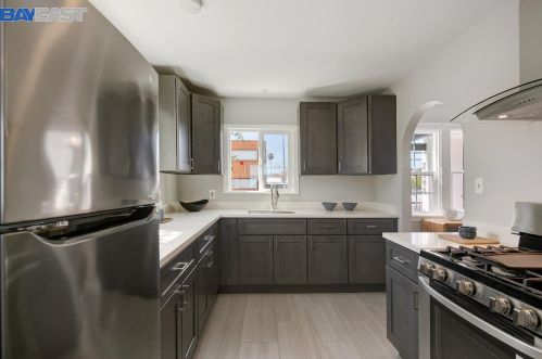6101 Foothill Blvd, Oakland, CA 94605-1526