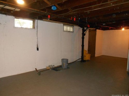 429 Elm St, Windsor Locks CT  06096-1604 exterior