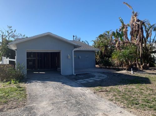 1672 Atlanta Plaza Dr, Sanibel, FL 33957-4306