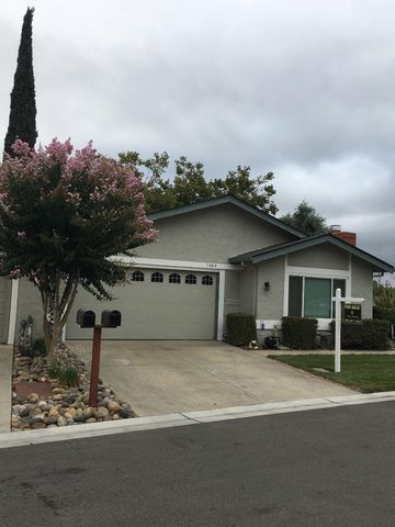 1005 Fillippelli Dr, Gilroy, CA 95020-3939