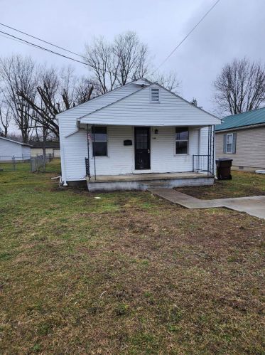 1144 Campbell St, Washington Ch, OH 43160-1678