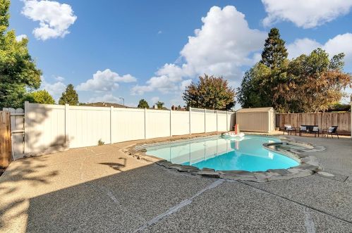 7180 Orchard Dr, Gilroy CA  95020-6307 exterior