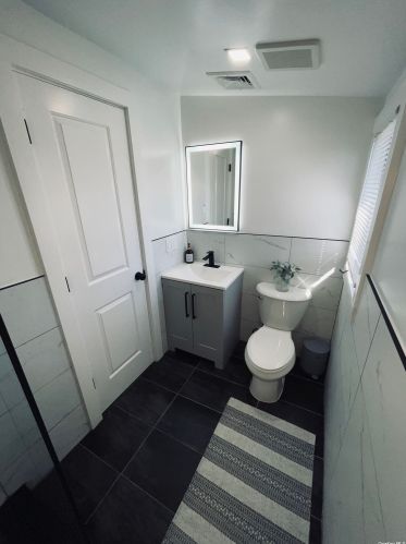 135 Westchester Ave, Babylon NY  11704-2827 exterior