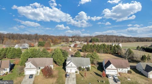 112 Landing Dr, Slaughter Beach, DE 19963-5382