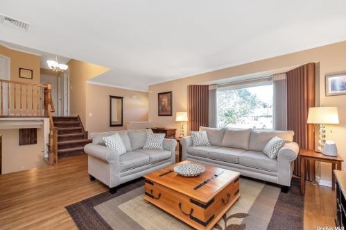 2572 Bismark Ave, North Bellmore, NY 11710-1904