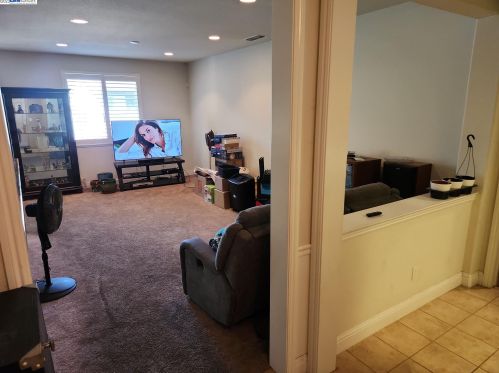 1549 Maple Valley St, Manteca CA 95336-5127 exterior