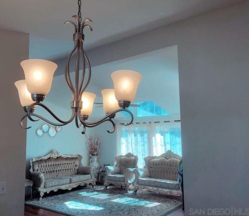 2885 Chollas Rd, San Diego CA 92105-4817 exterior