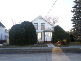 17 Washington St, Malone, NY 12953-1912