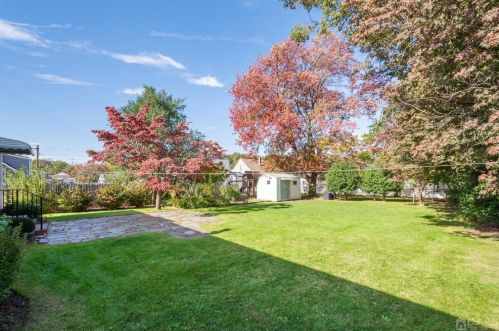 310 Green St, Woodbridge NJ  07095-2044 exterior